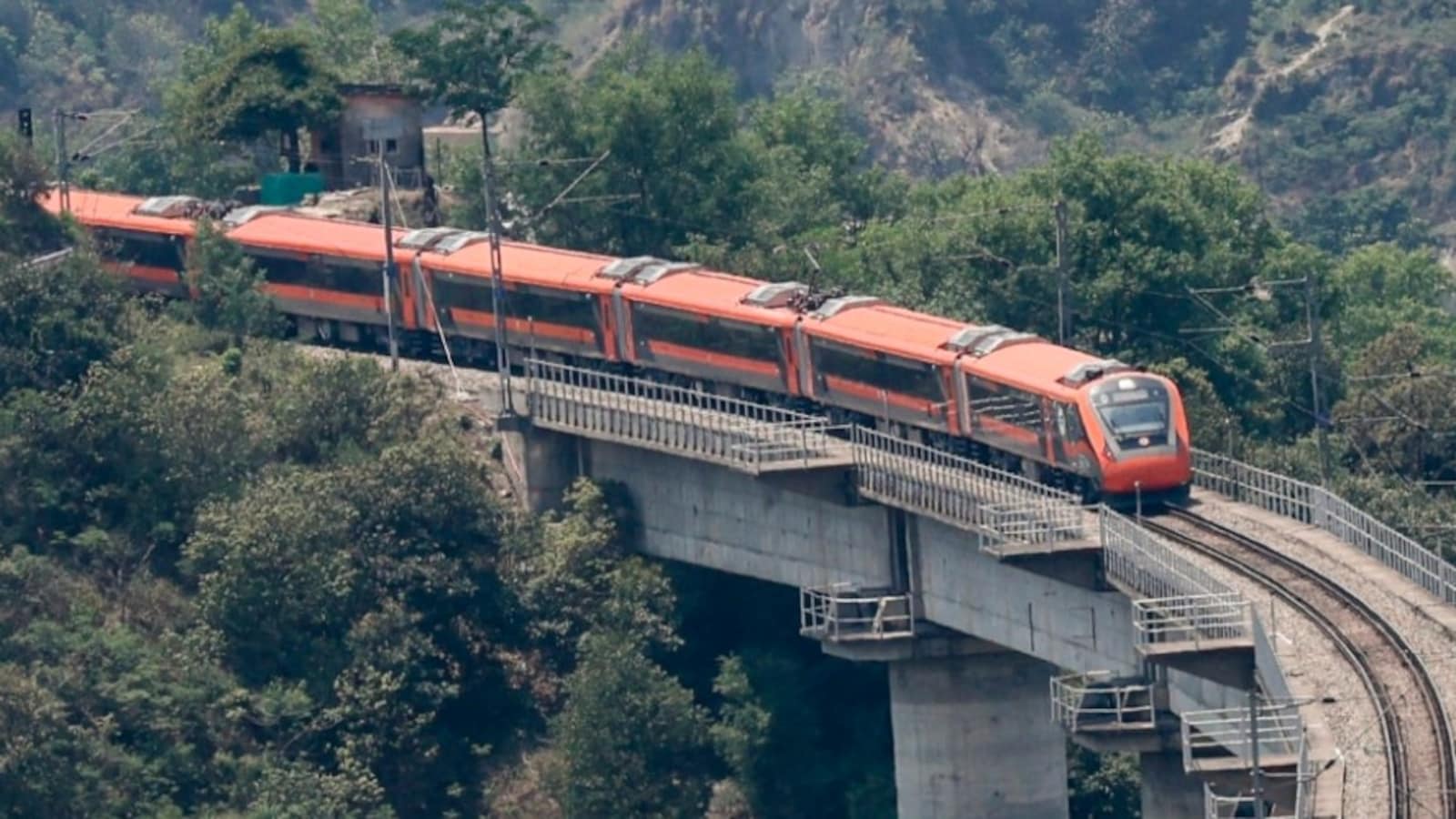 Launch of Second Vande Bharat Sleeper Train This Month to Enhance Connectivity Between Bengaluru and Mumbai