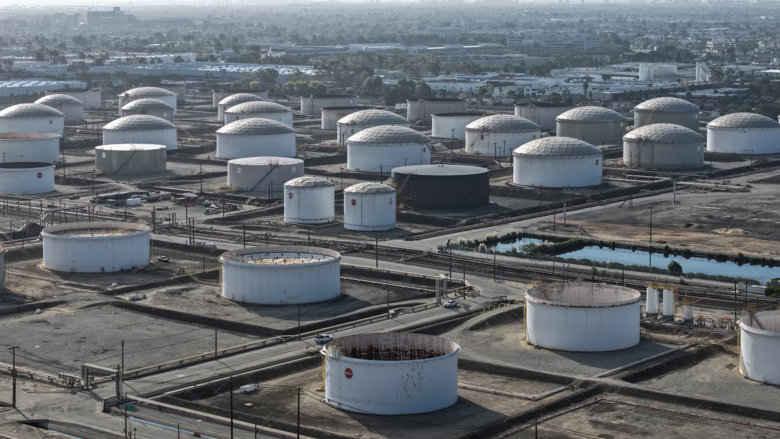 Oil Prices Dip as G7 and Middle East Crude Supplies Prepare to Enter Market