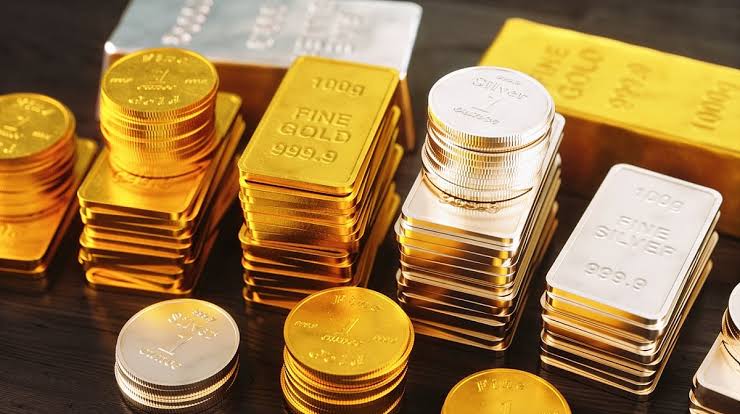 Rising Gold Prices Drive Middle-Class Indian Buyers Towards Silver Investments