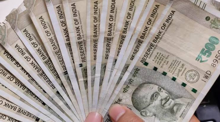 Rupee Stabilizes Around 96 Amid Sustained Oil Prices Above $100 and Ongoing Foreign Selling