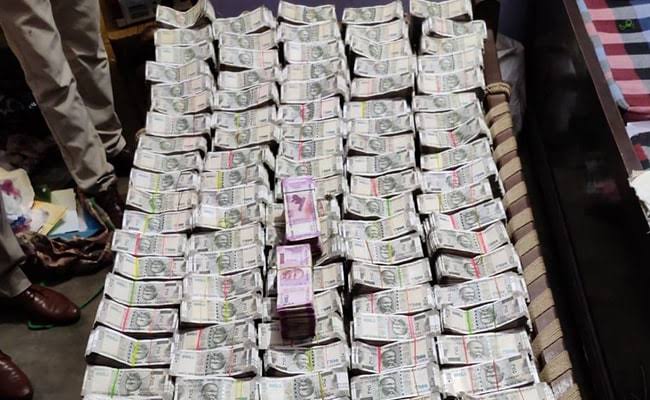 Tax Raid Uncovers Rs 1.12 Crore in Cash and Rs 4.34 Lakh in Foreign Currency at Delhi Residence